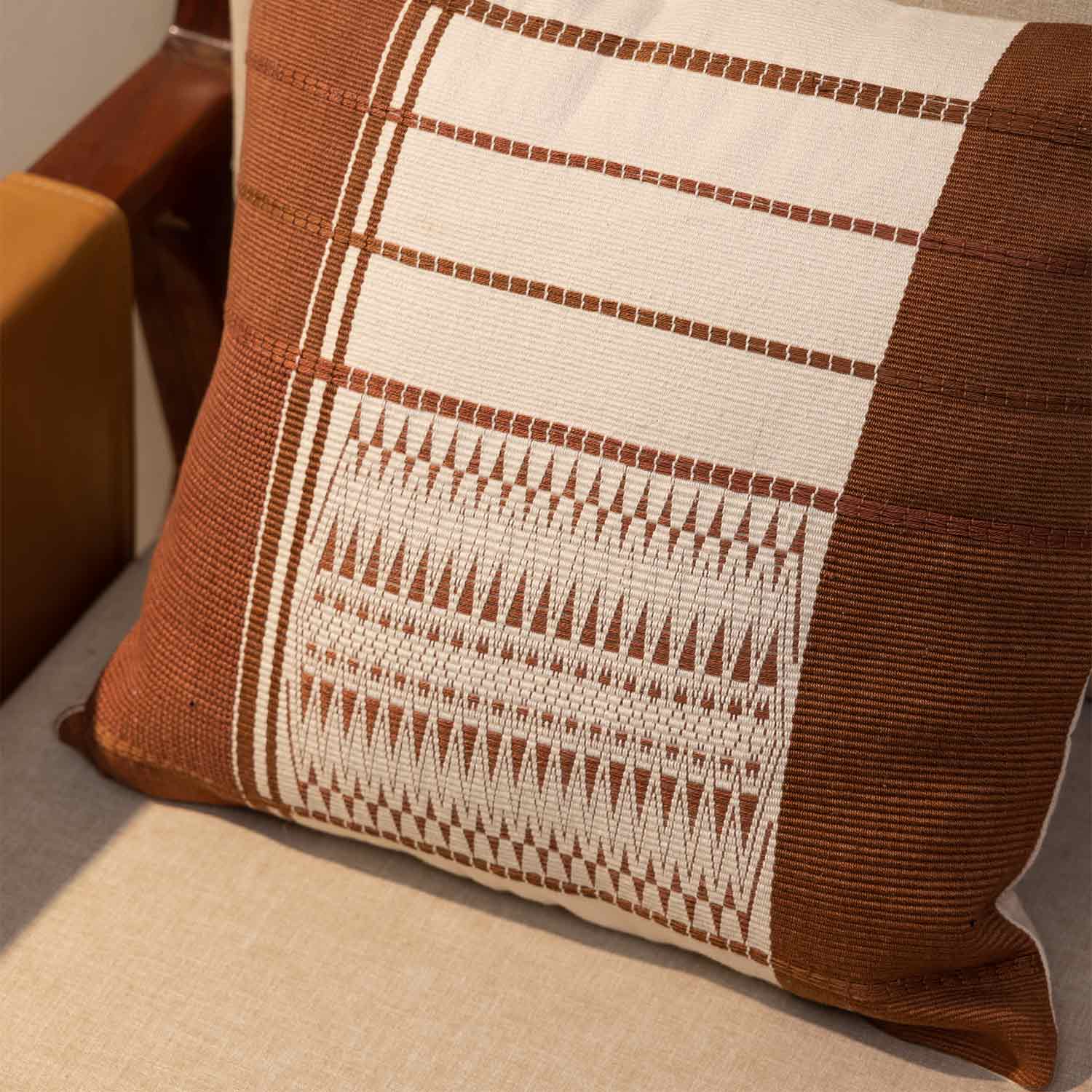 Luhevi Ru Hand Woven Cotton Cushion Cover