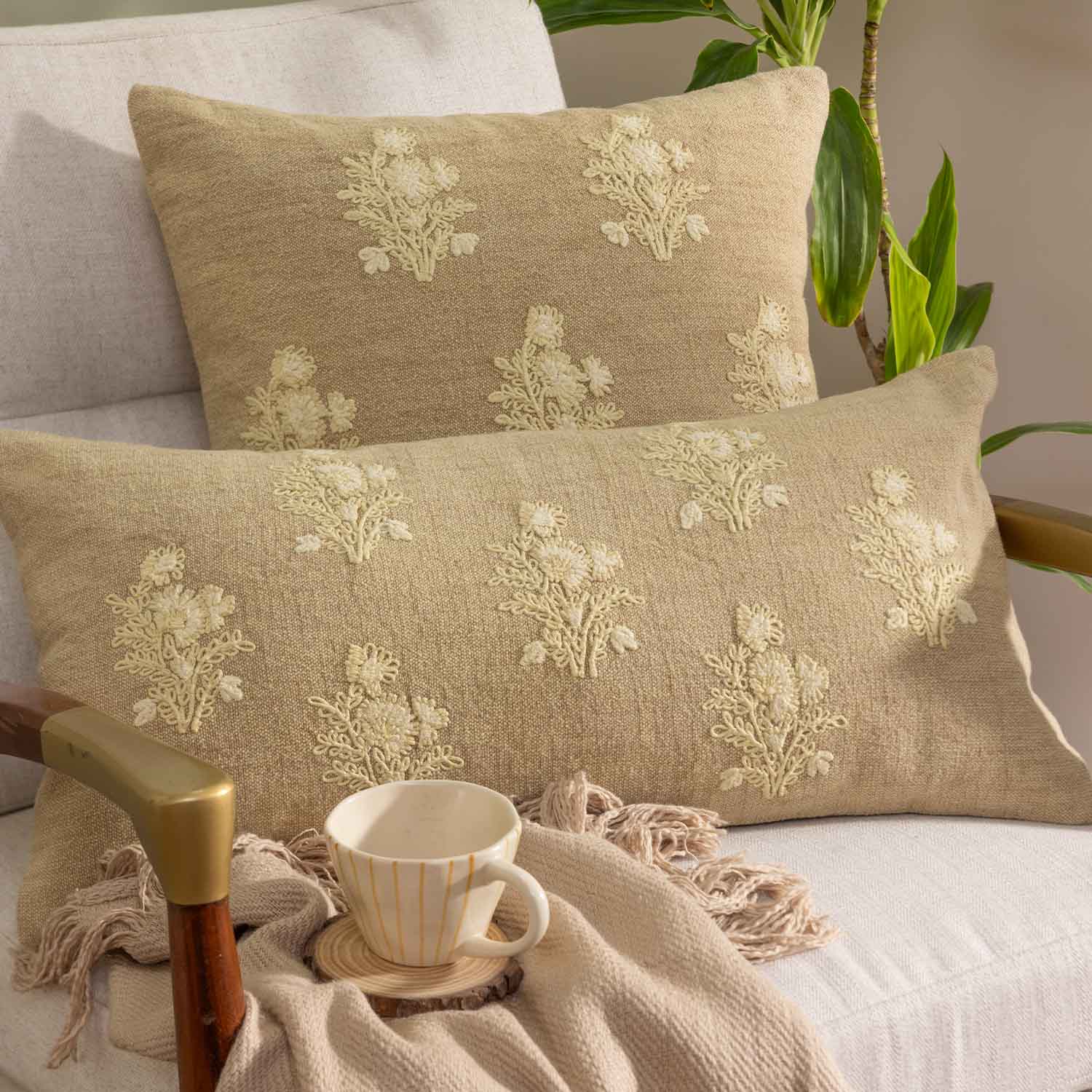 Cotton embroidered Chaturra Lumbar Cushion Cover