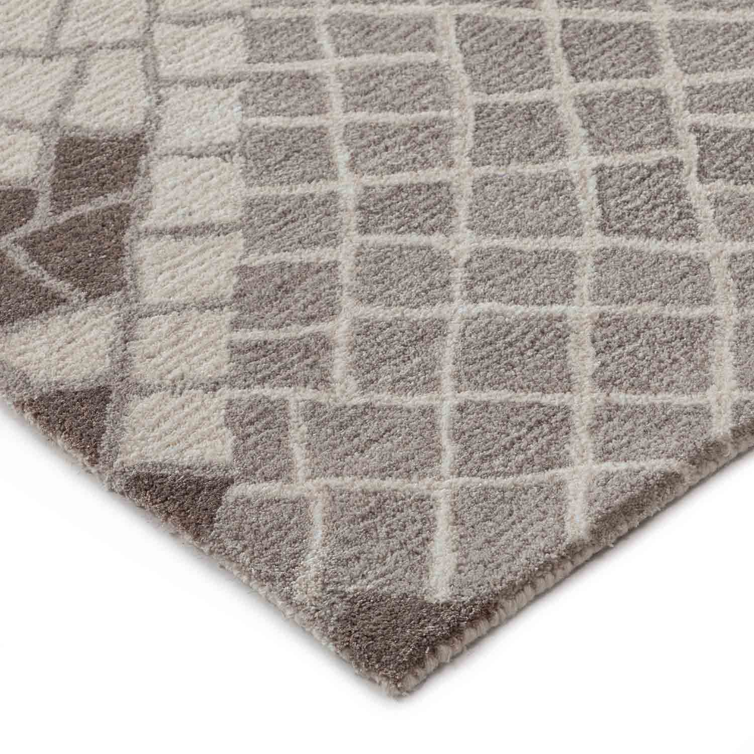 Mezzapica Handtufted Woollen And Viscose Rug By Mariella Ienna