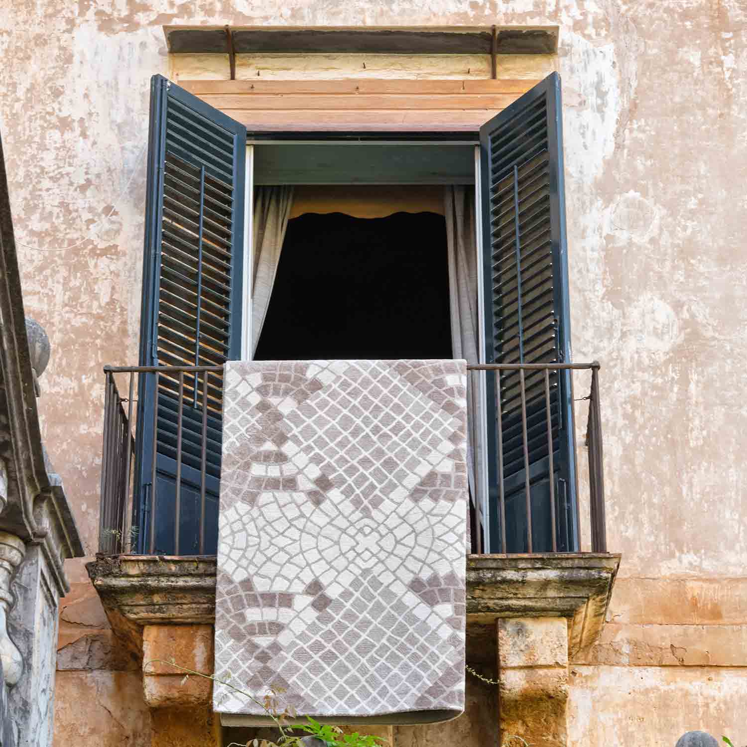 Mezzapica Handtufted Woollen And Viscose Rug By Mariella Ienna