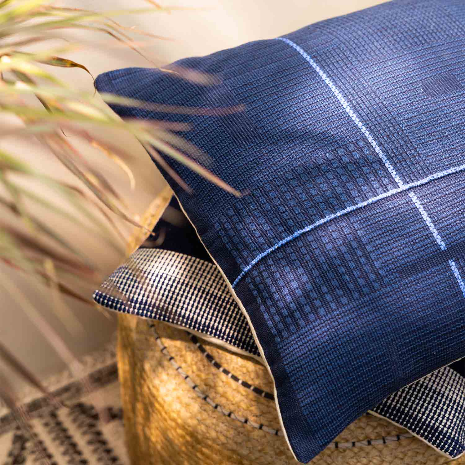 Ahon
Hand Woven Cotton Cushion Cover
