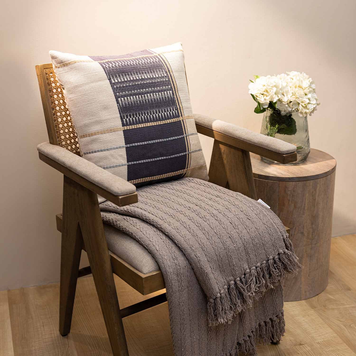 Luhevi Hand Woven Cotton Cushion Cover