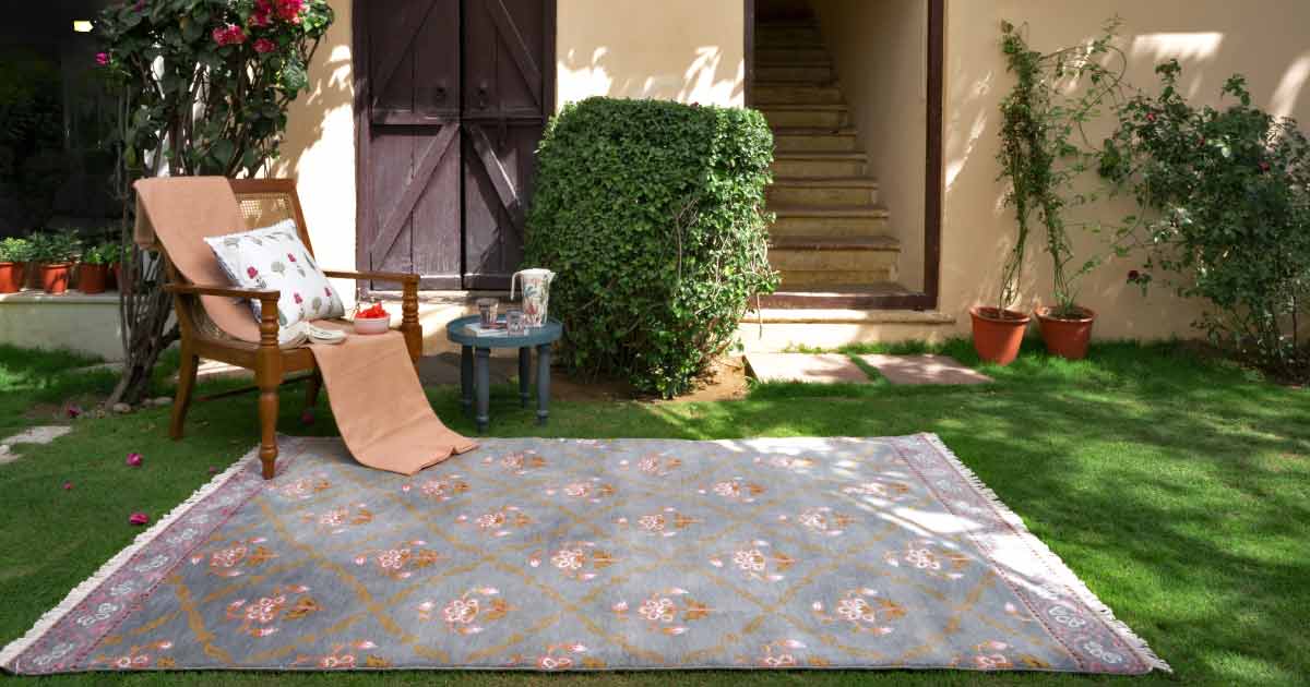 Creating cozy winter outdoor spaces for relaxation