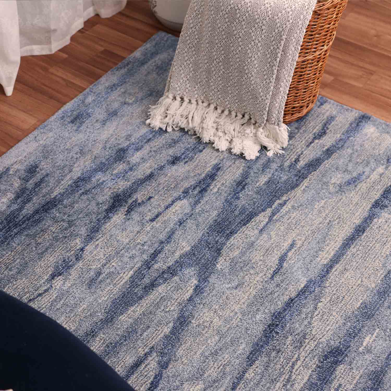 Lennie Hand Tufted Woollen And Viscose Rug