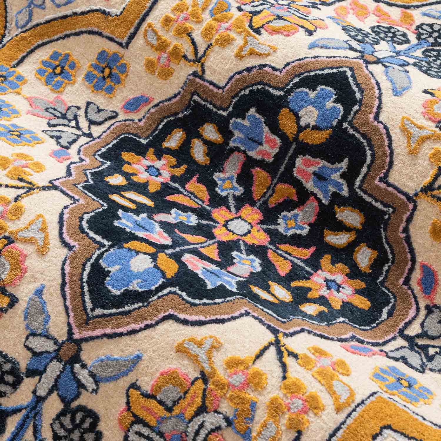 Alanaa Hand Tufted Woollen And Viscose Rug