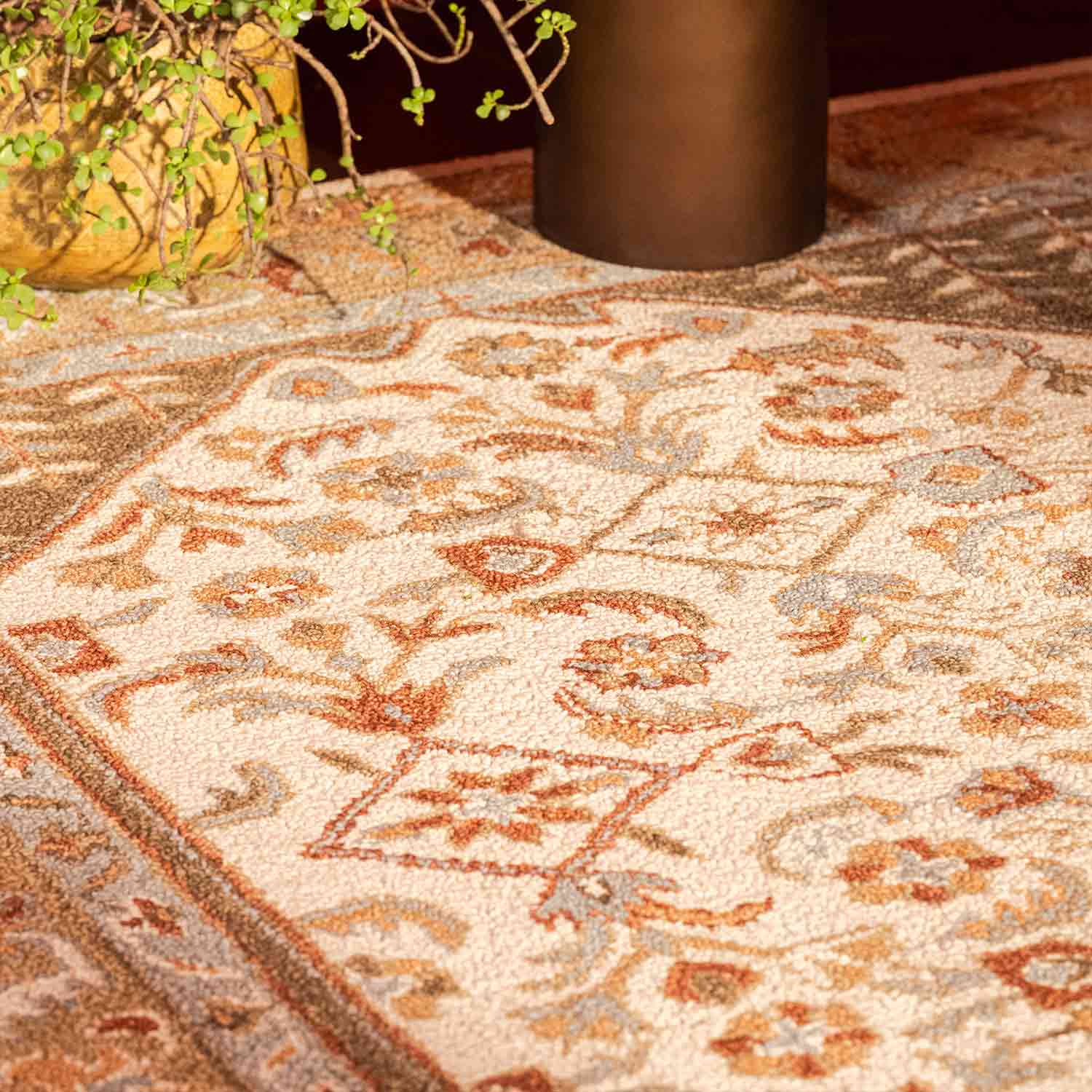 Nisa Hand Tufted Woollen Rug