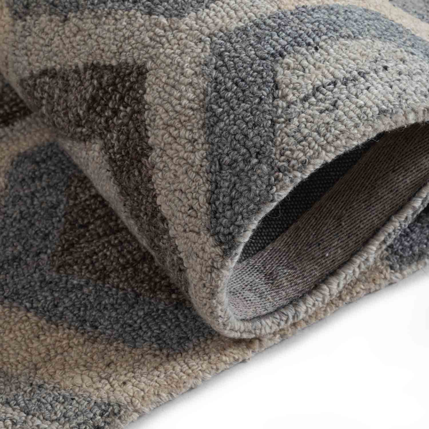 Largi Handtufted Woollen Rug By Mariella Ienna