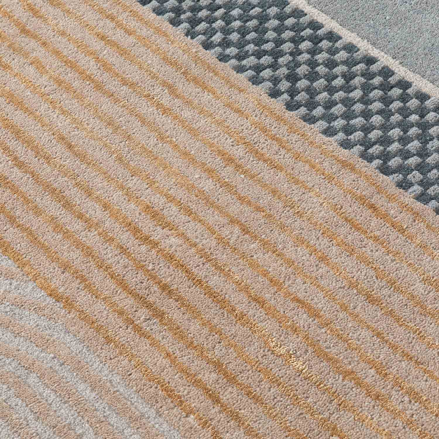 Linea
 Hand Tufted Woollen And Viscose Rug